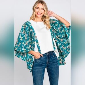 NEW!!! Oddi Floral Flutter Sleeve Top, NWT